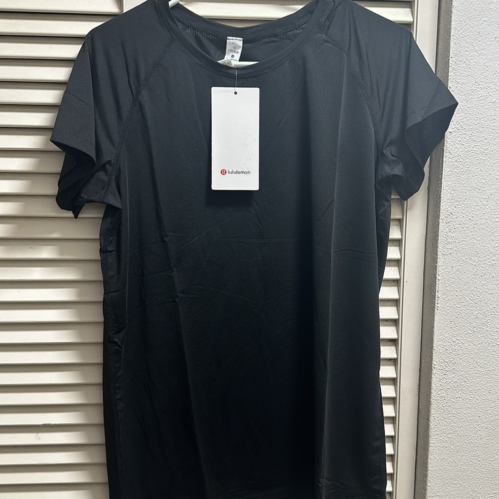 BNWT Lulu lemon swiftly tech t-shirt